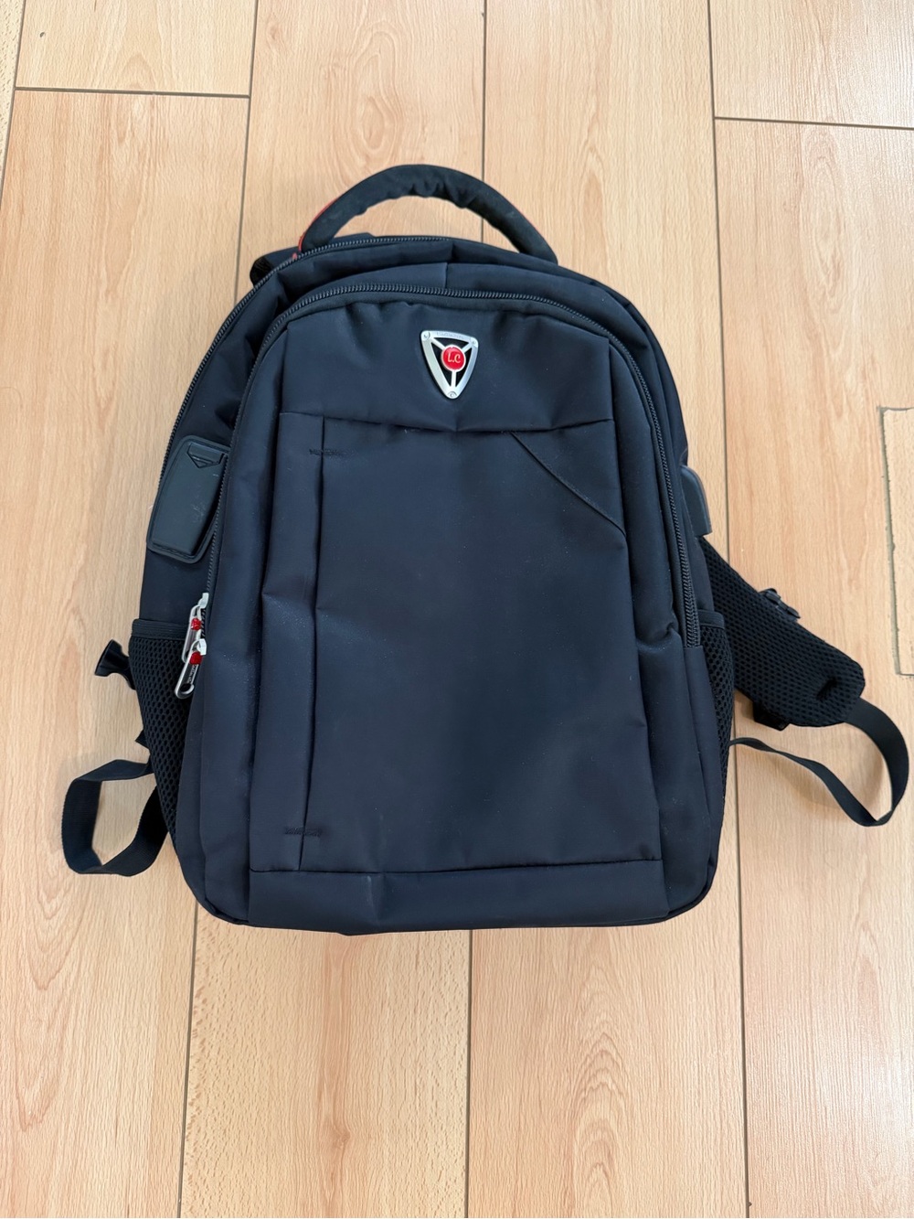 Black Men's Compact Backpack with Front Pocket
